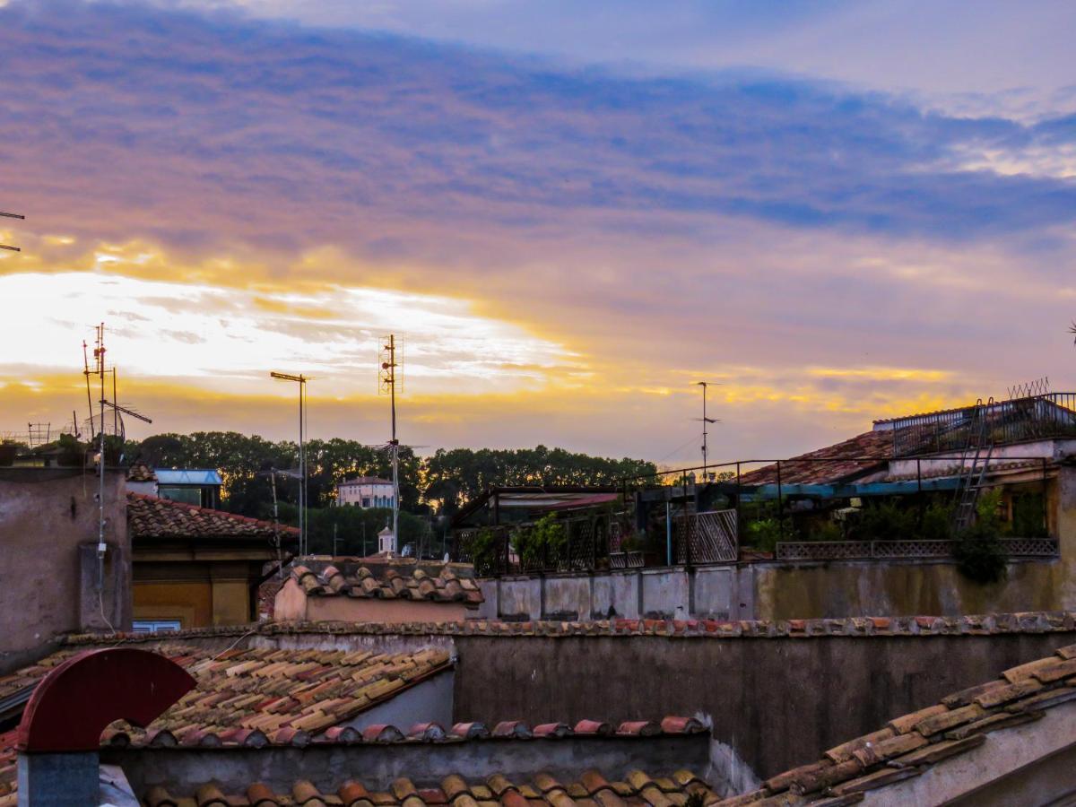 Mattia'S Penthouse - View Over Trastevere Roofs Rome Bagian luar foto